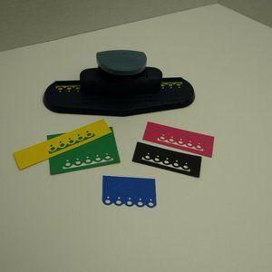 FISKARS Paper Punch Border Edge Scallops with Dots